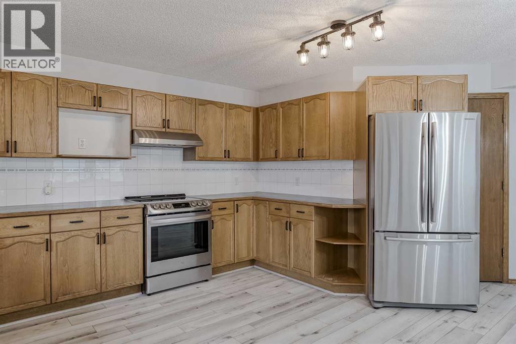 270 Douglas Glen Court Se, Calgary, Alberta T2Z 2M8 - Photo 10 - A2267898