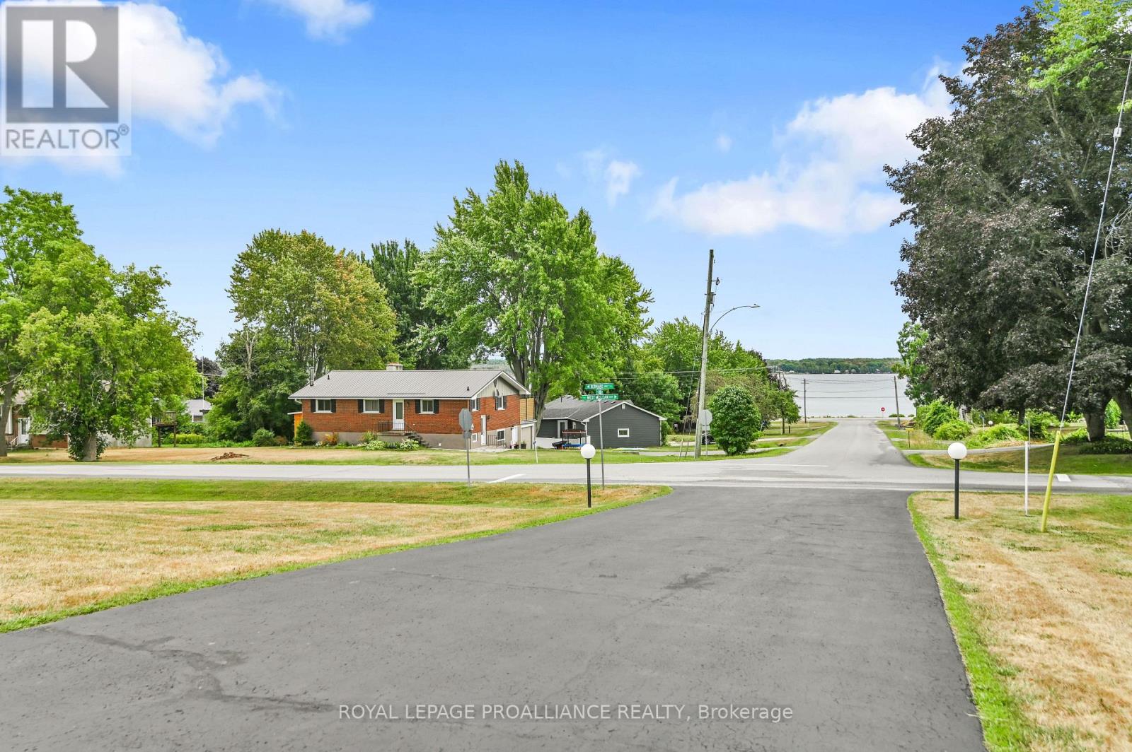 24 Bernard Crescent, Augusta, Ontario  K0E 1P0 - Photo 4 - X12370266