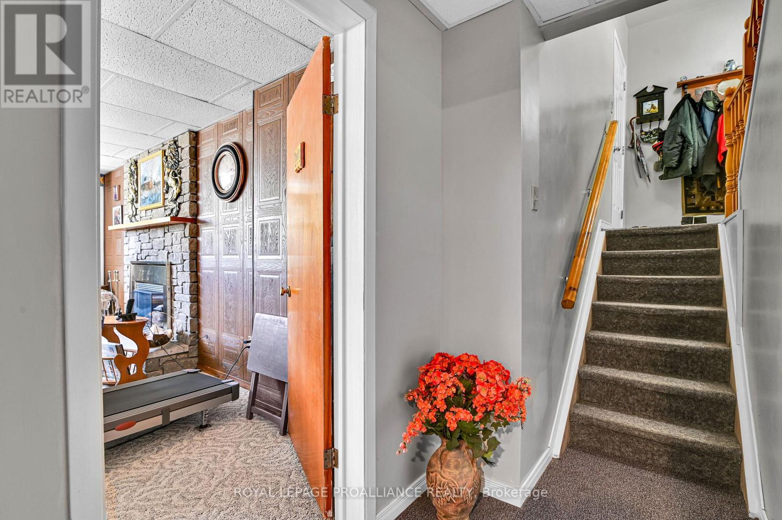 24 Bernard Crescent, Augusta, Ontario  K0E 1P0 - Photo 37 - X12370266