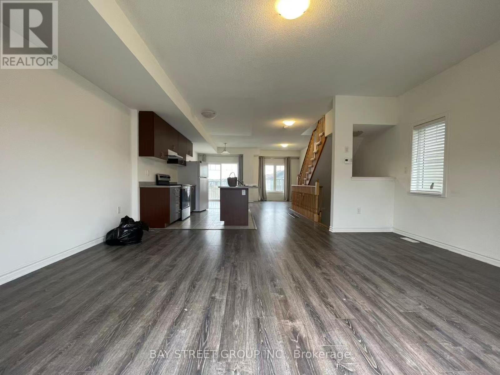 53 Shelburne Avenue, Wasaga Beach, Ontario L9Z 0J4 - Photo 4 - S12484477