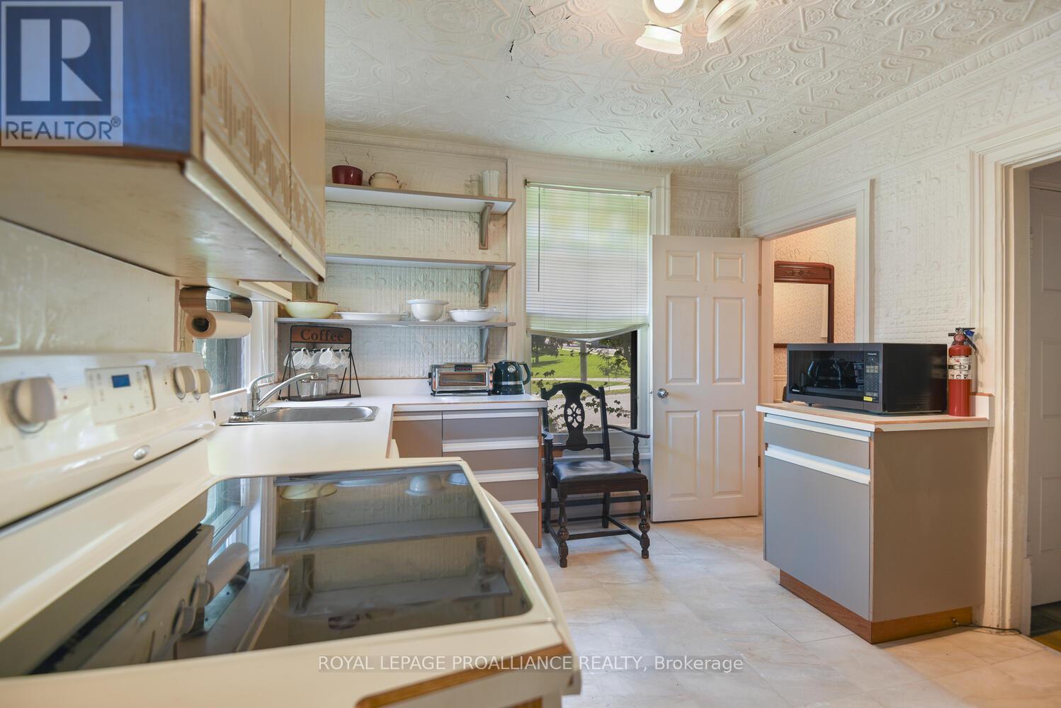 84 Park Street, Brockville, Ontario  K6V 2G7 - Photo 14 - X12379679