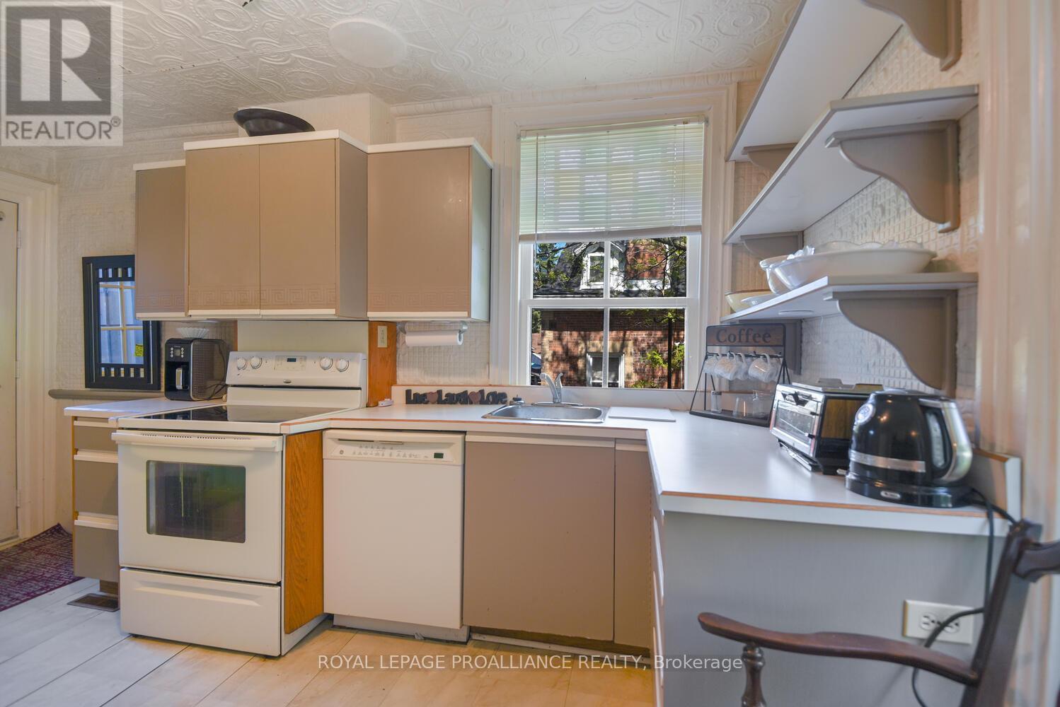 84 Park Street, Brockville, Ontario  K6V 2G7 - Photo 15 - X12379679