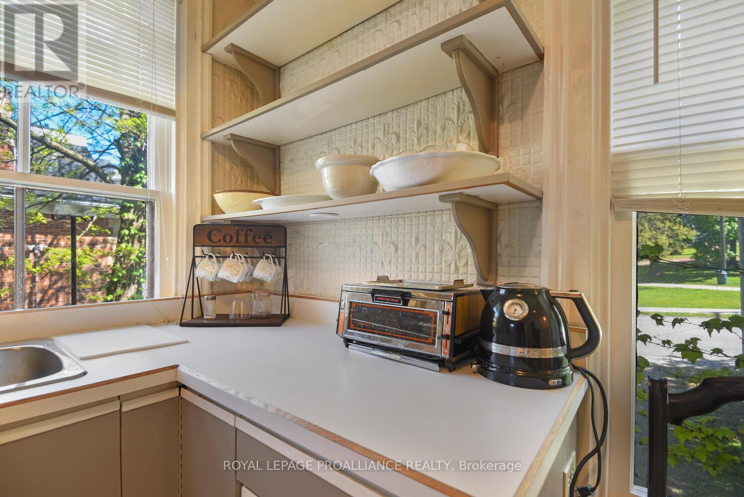 84 Park Street, Brockville, Ontario  K6V 2G7 - Photo 17 - X12379679