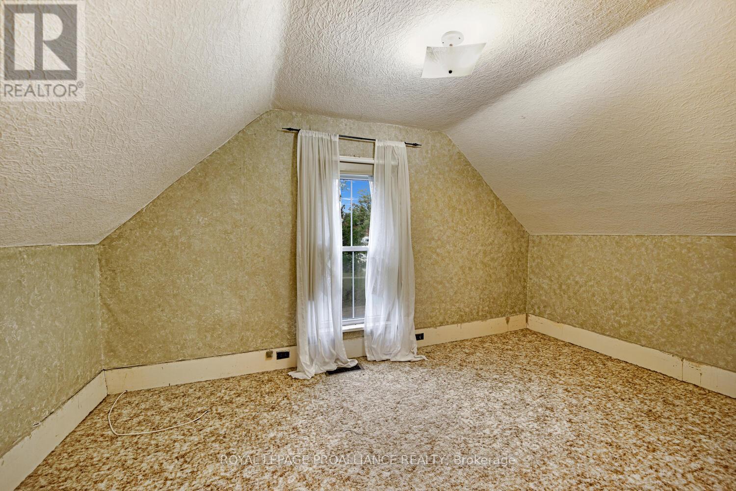 189 James Street E, Brockville, Ontario K6V 1L6 - Photo 17 - X12455734