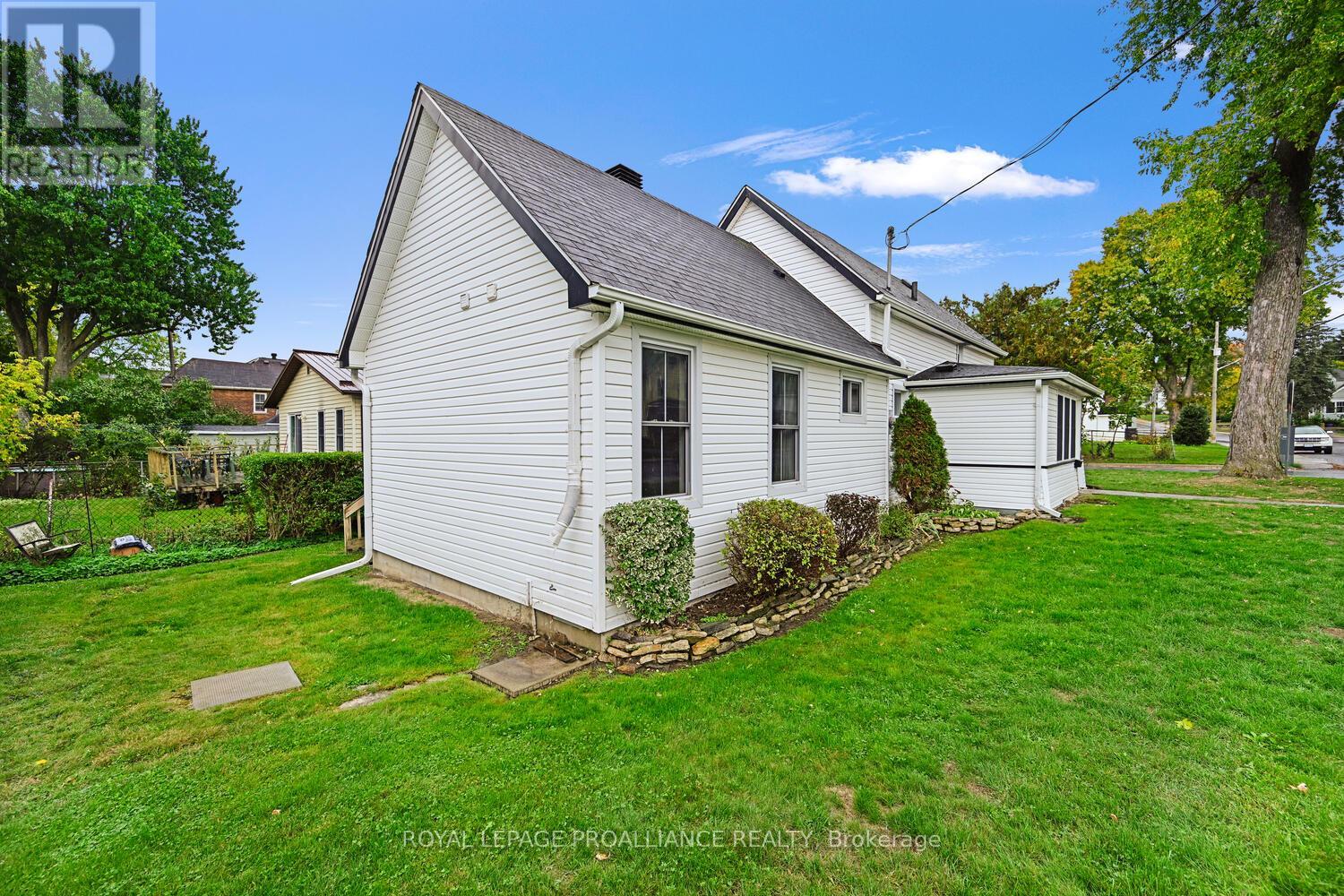 189 James Street E, Brockville, Ontario K6V 1L6 - Photo 25 - X12455734