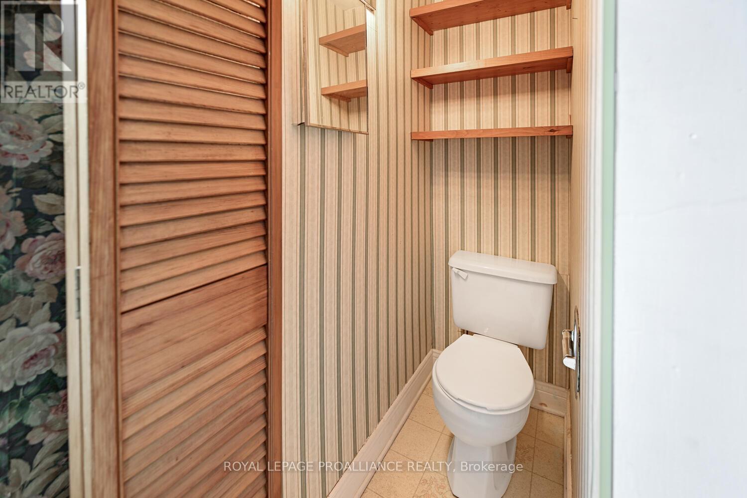 189 James Street E, Brockville, Ontario K6V 1L6 - Photo 9 - X12455734