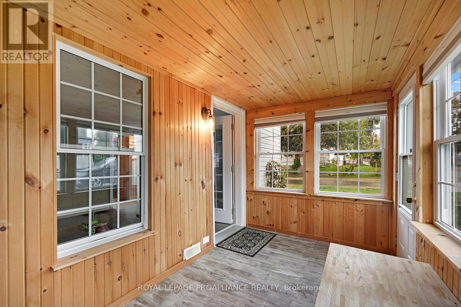 189 James Street E, Brockville, Ontario K6V 1L6 - Photo 6 - X12455734