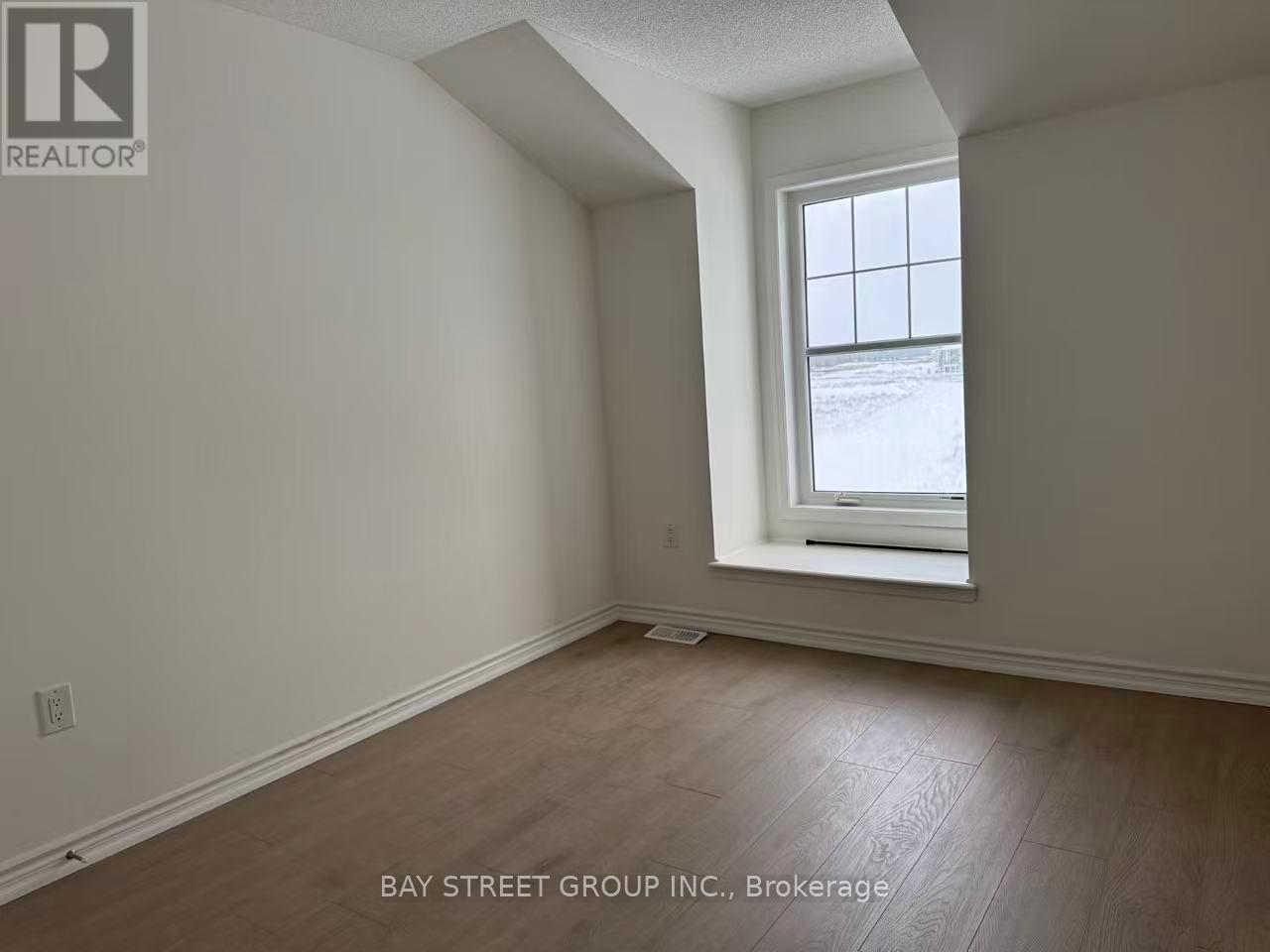 53 Shelburne Avenue, Wasaga Beach, Ontario L9Z 0J4 - Photo 17 - S12484477