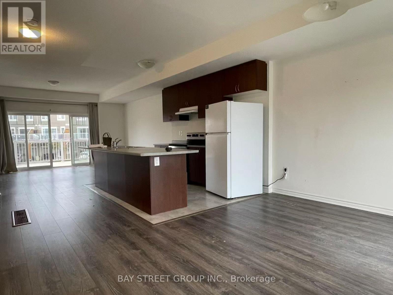 53 Shelburne Avenue, Wasaga Beach, Ontario L9Z 0J4 - Photo 11 - S12484477