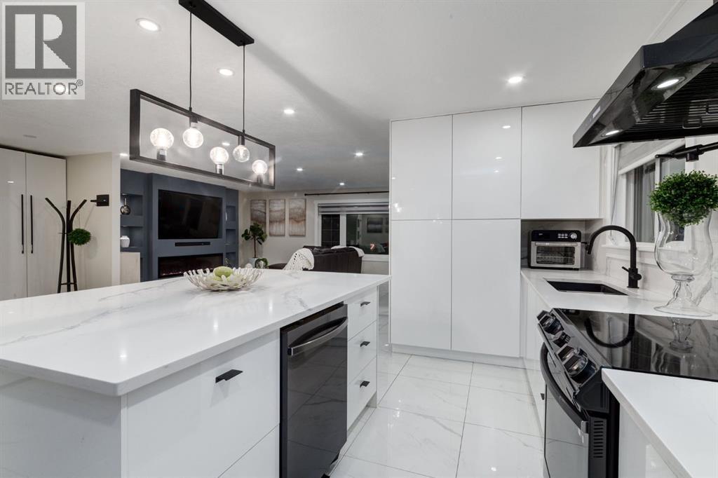 5 Sydney Drive Sw, Calgary, Alberta  T2W 0S7 - Photo 7 - A2269400