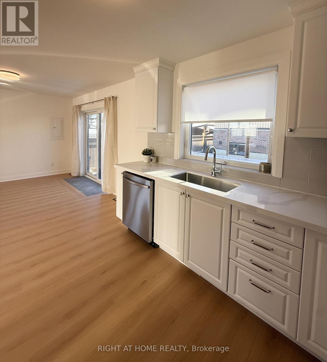 5a - 19 Arrowsmith Avenue, Toronto, Ontario  M6M 2W8 - Photo 10 - W12632964