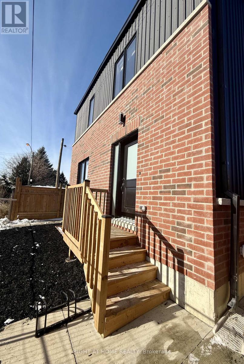 5a - 19 Arrowsmith Avenue, Toronto, Ontario  M6M 2W8 - Photo 2 - W12632964
