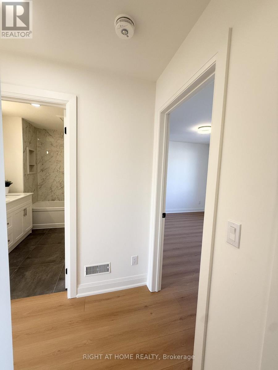 5a - 19 Arrowsmith Avenue, Toronto, Ontario  M6M 2W8 - Photo 22 - W12632964