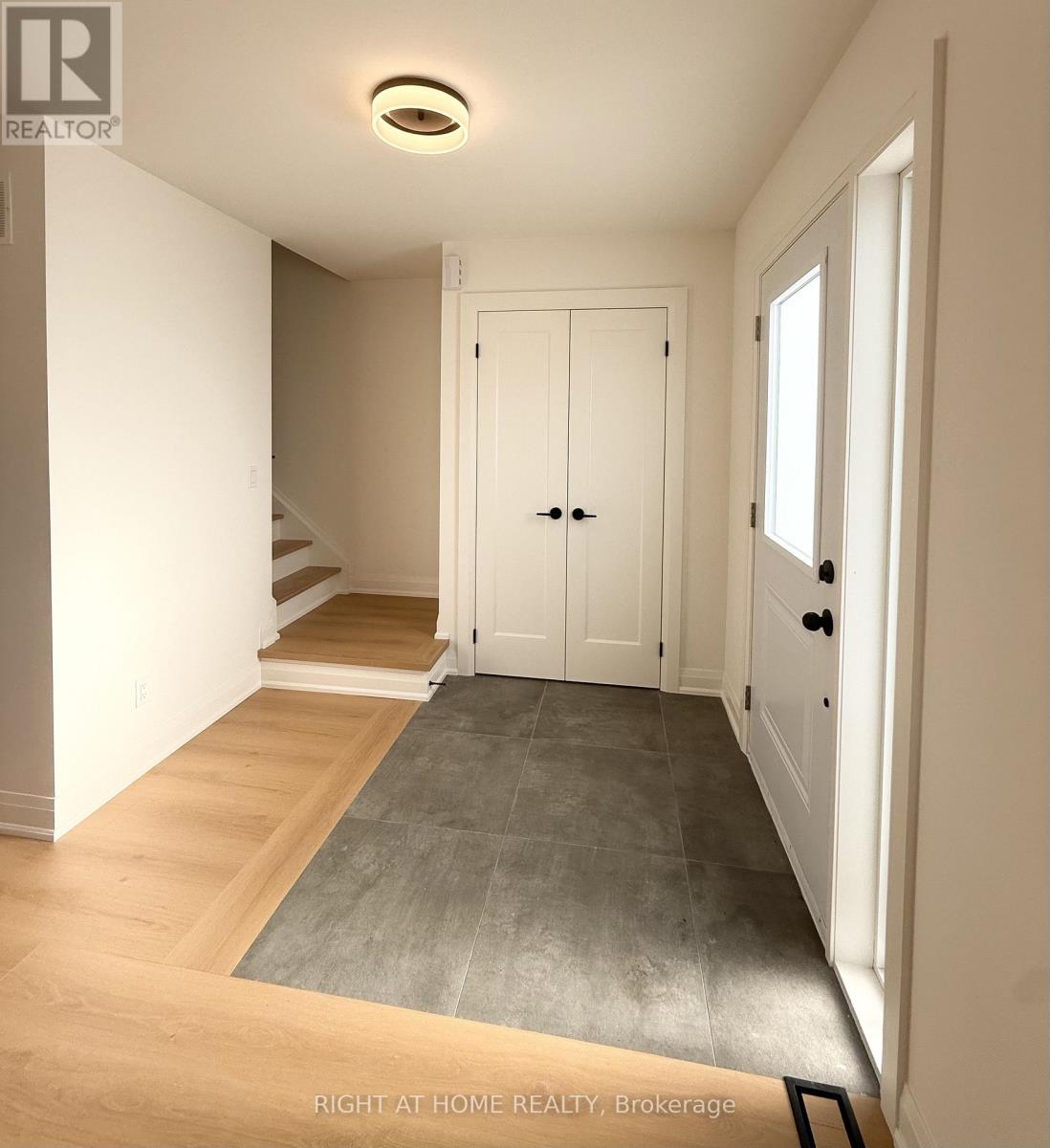 5a - 19 Arrowsmith Avenue, Toronto, Ontario  M6M 2W8 - Photo 3 - W12632964