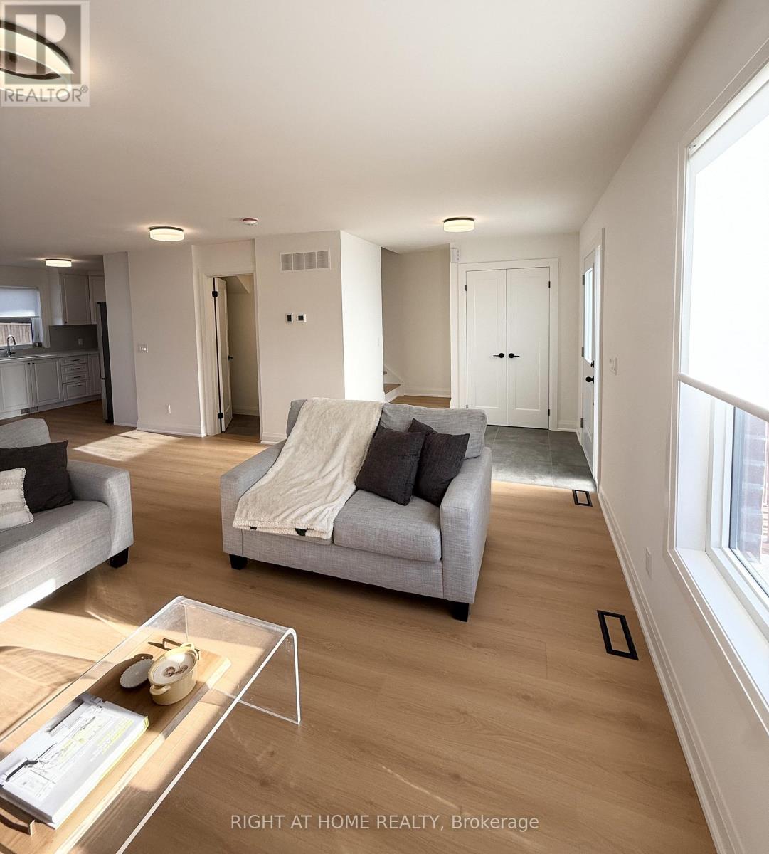 5a - 19 Arrowsmith Avenue, Toronto, Ontario  M6M 2W8 - Photo 4 - W12632964