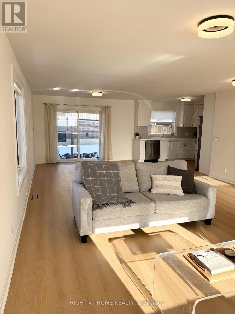 5a - 19 Arrowsmith Avenue, Toronto, Ontario  M6M 2W8 - Photo 7 - W12632964