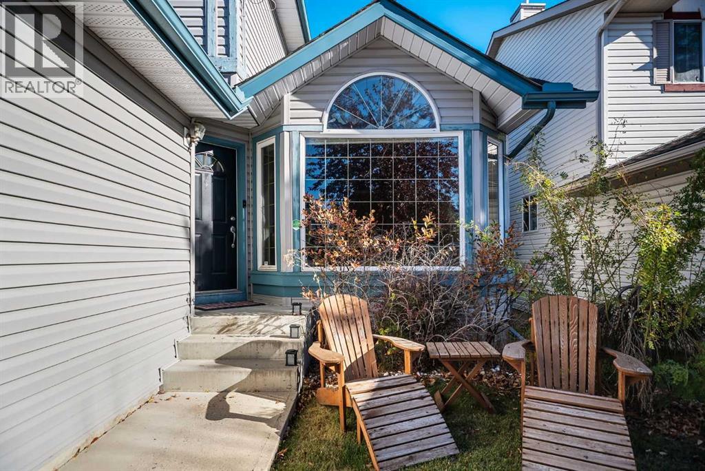 113 Somerside Green Sw, Calgary, Alberta T2Y 3G6 - Photo 2 - A2274710