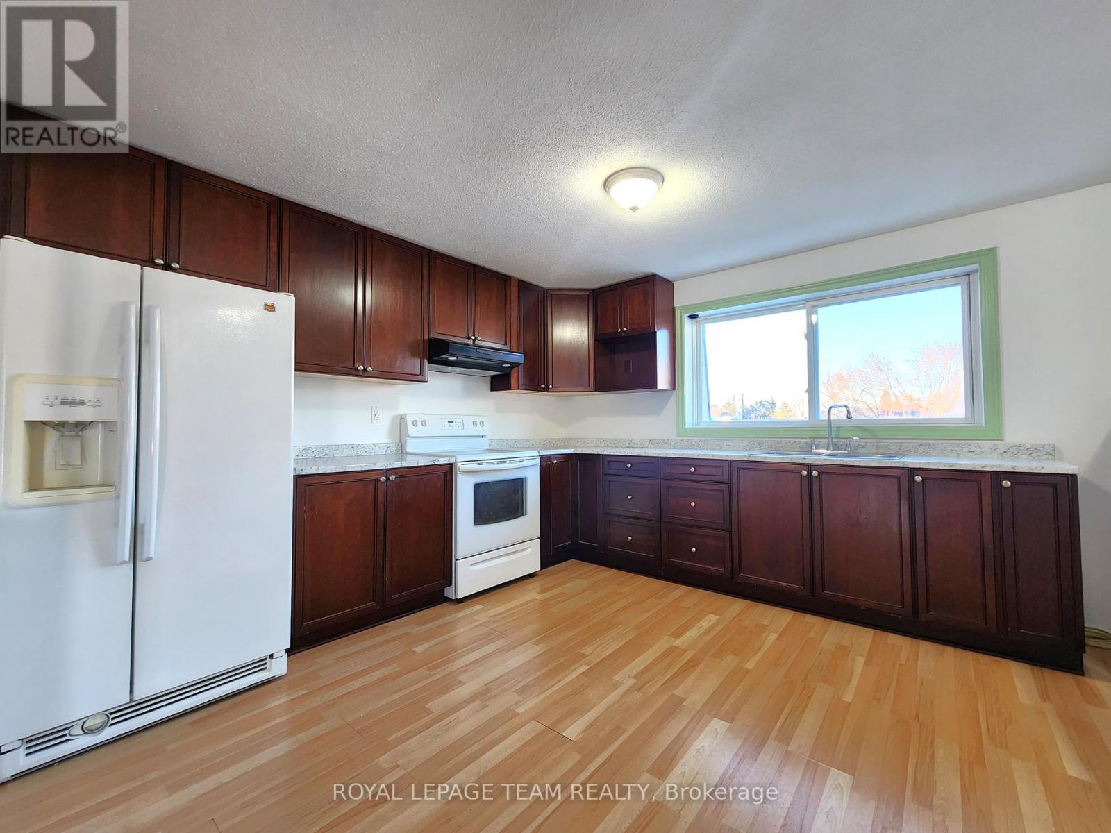 A - 50 Madawaska Street, Arnprior, Ontario K7S 1R9 - Photo 4 - X12632976