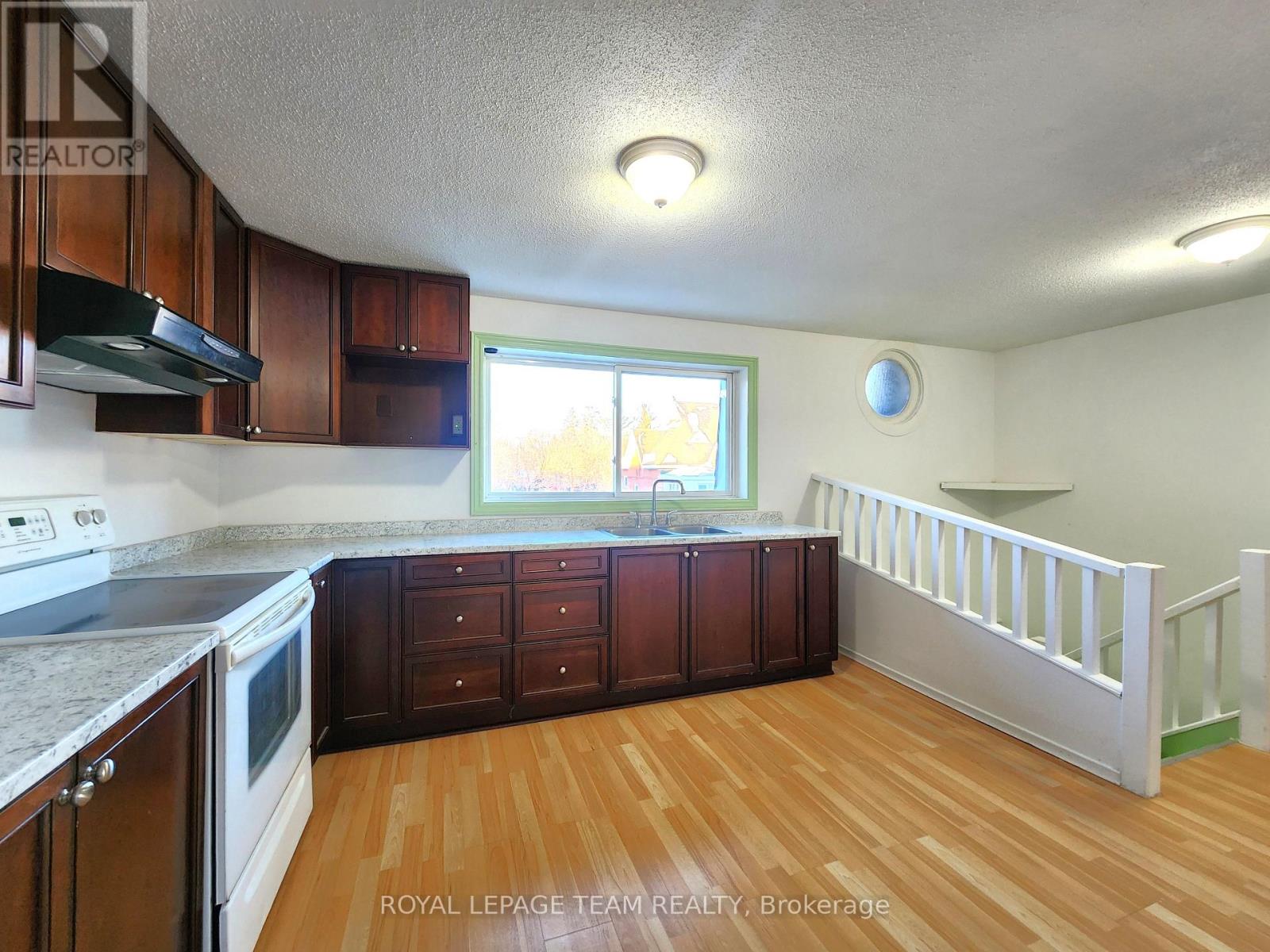 A - 50 Madawaska Street, Arnprior, Ontario K7S 1R9 - Photo 5 - X12632976