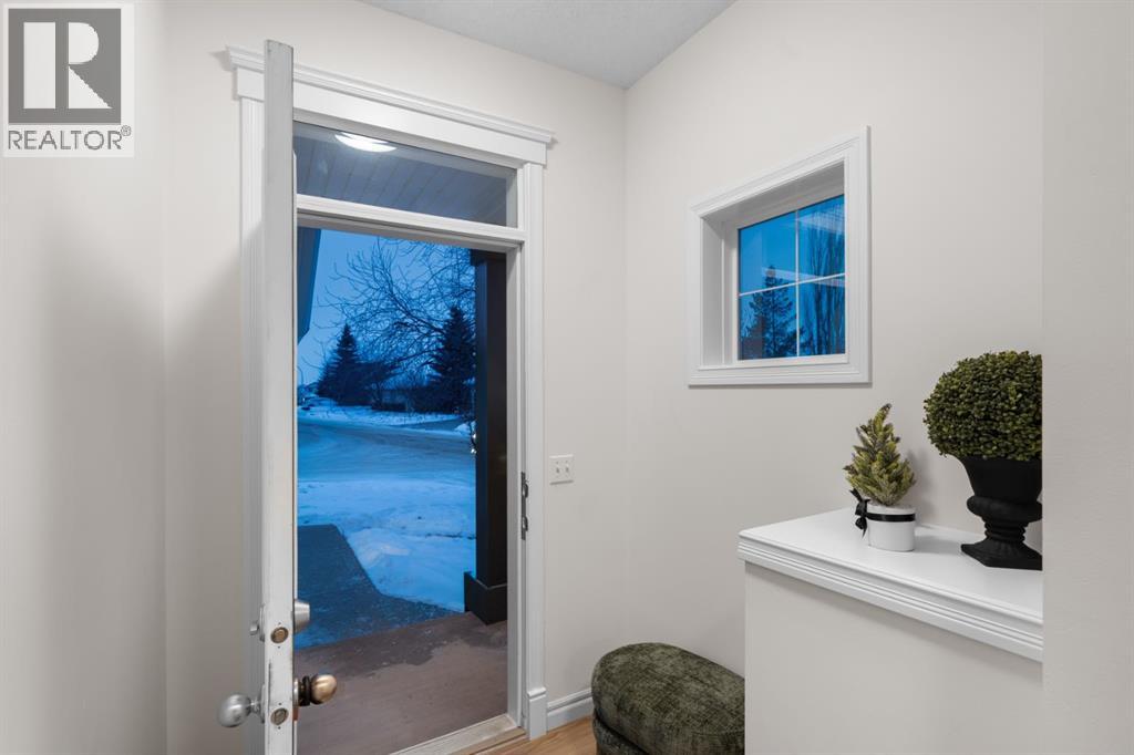 89 Crystalridge Close, Okotoks, Alberta  T1S 1W5 - Photo 3 - A2271460