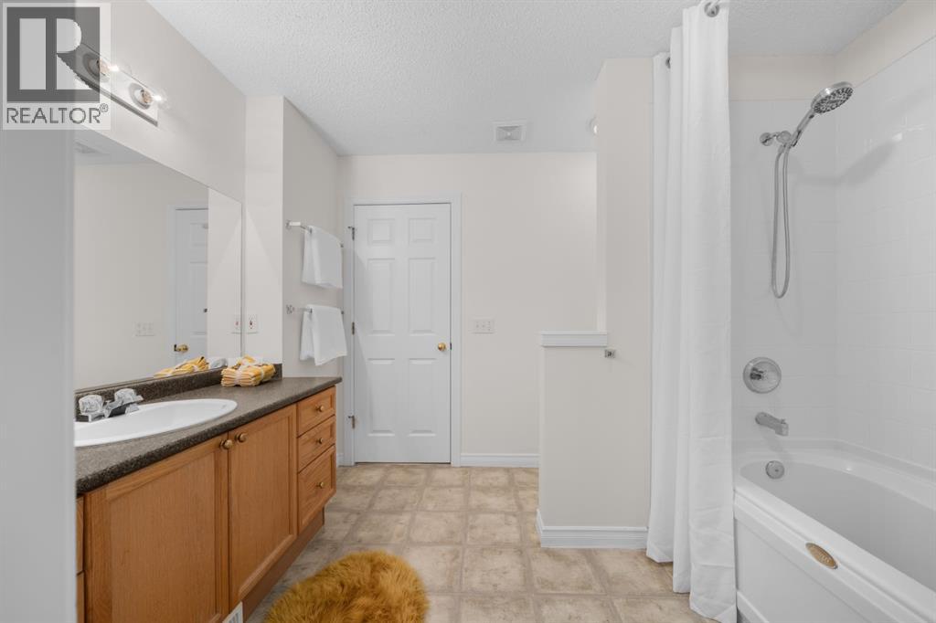 89 Crystalridge Close, Okotoks, Alberta  T1S 1W5 - Photo 16 - A2271460