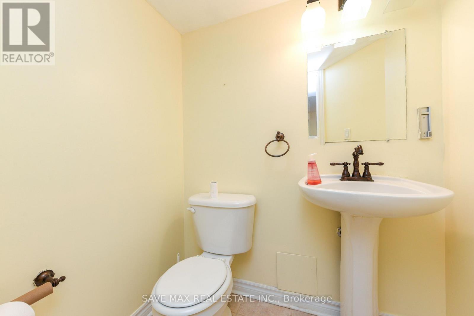 186 Mountainberry Road, Brampton, Ontario L6R 2L2 - Photo 16 - W12632984