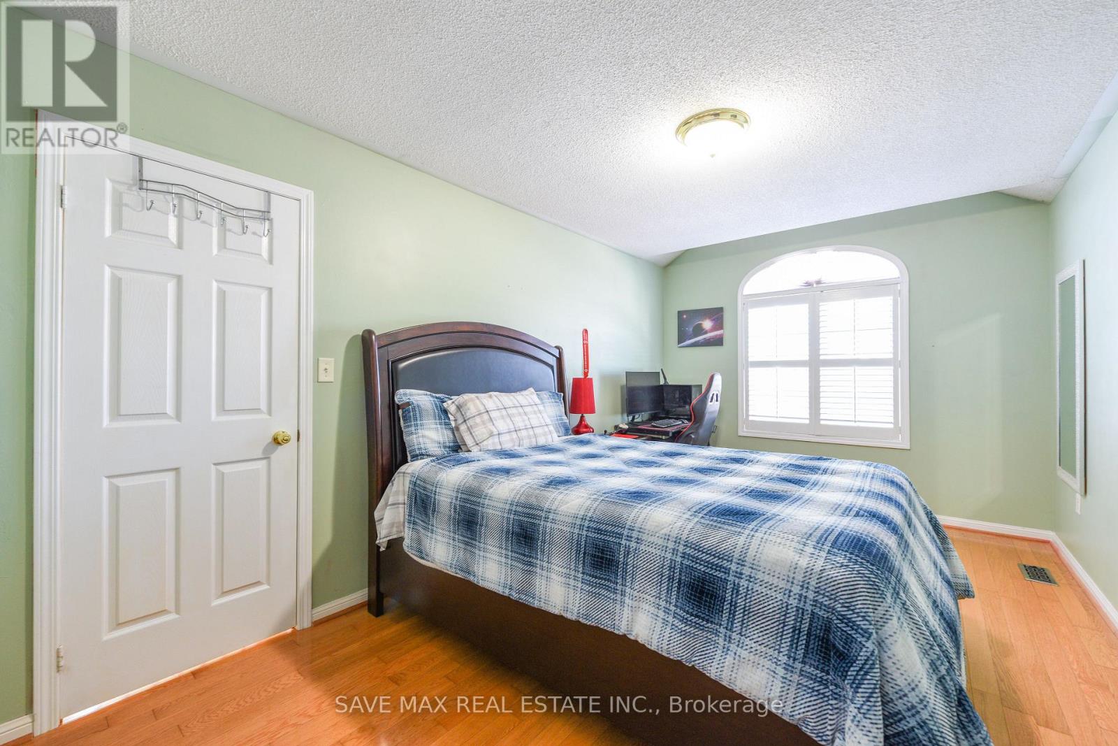 186 Mountainberry Road, Brampton, Ontario L6R 2L2 - Photo 23 - W12632984