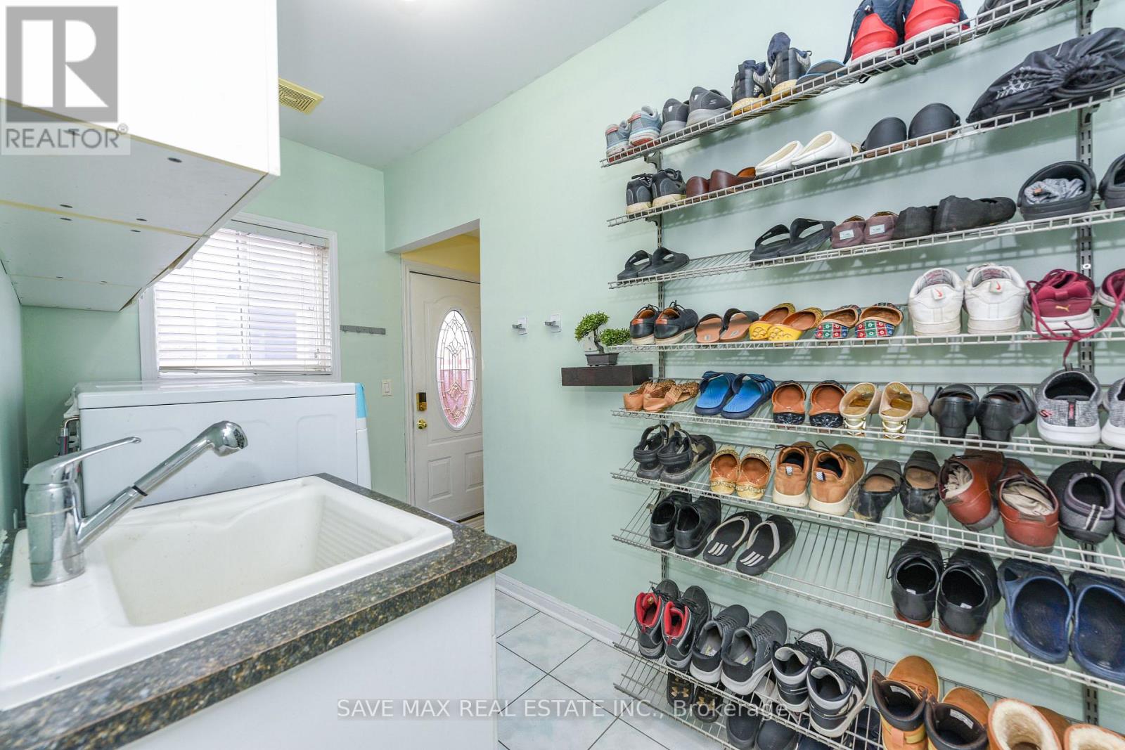 186 Mountainberry Road, Brampton, Ontario L6R 2L2 - Photo 35 - W12632984