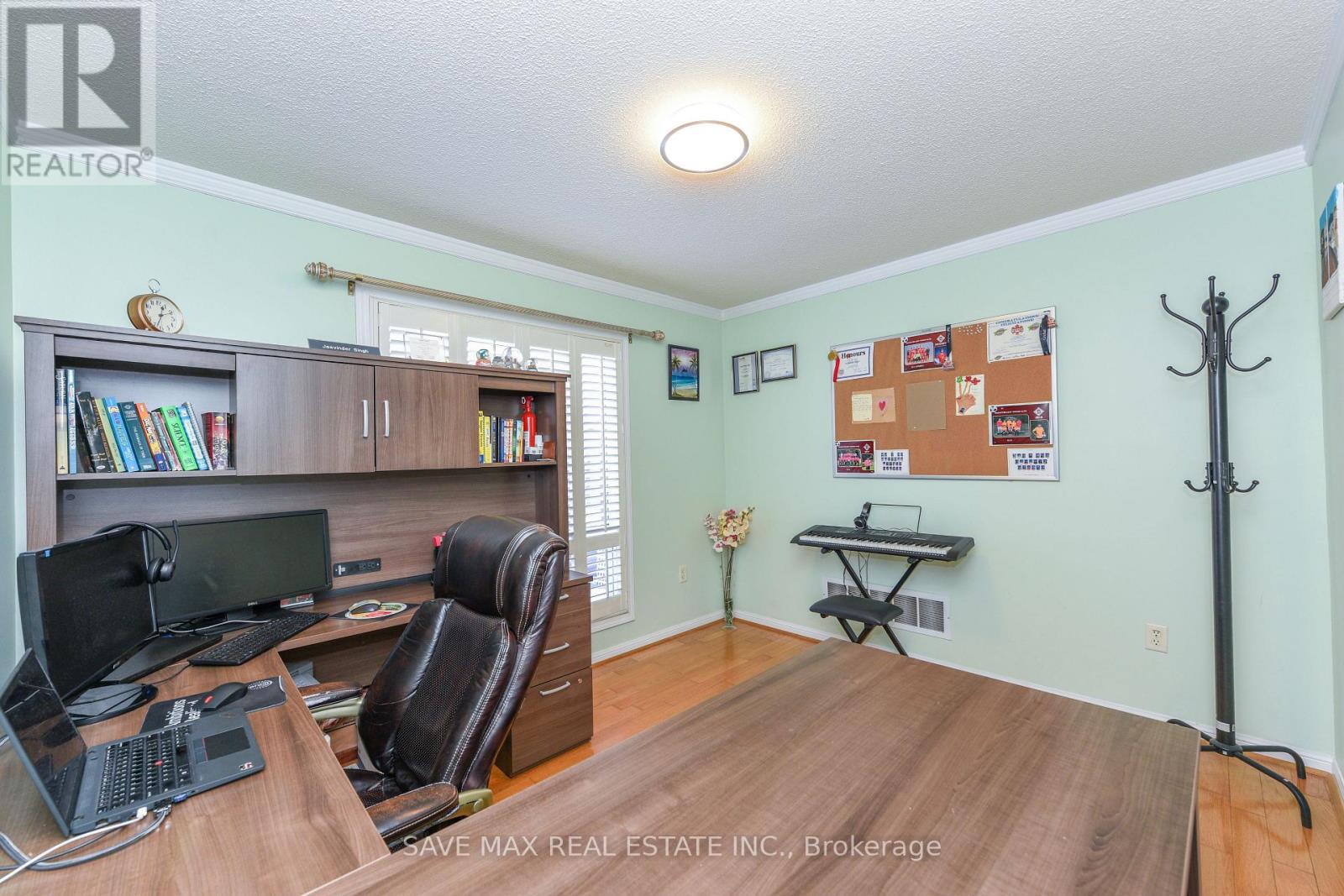 186 Mountainberry Road, Brampton, Ontario L6R 2L2 - Photo 5 - W12632984