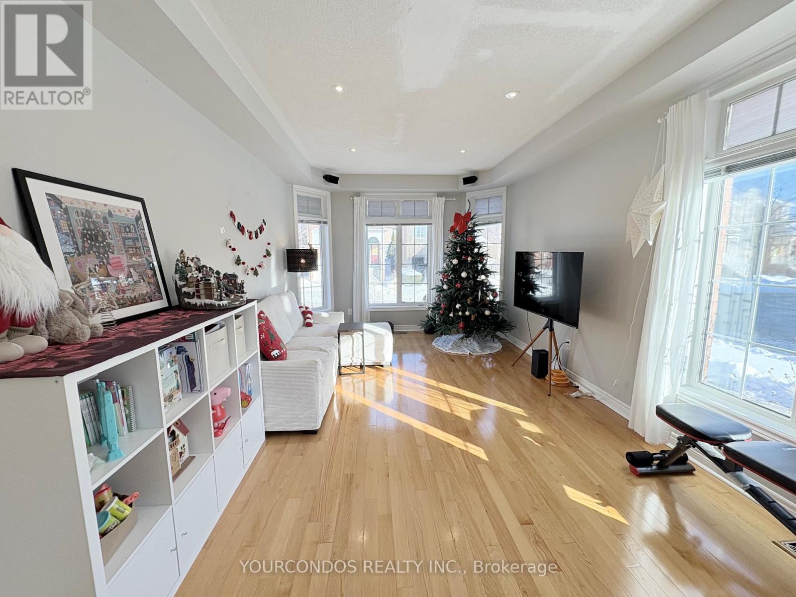 66 Crawford Street, Markham, Ontario  L6C 2M3 - Photo 5 - N12603462