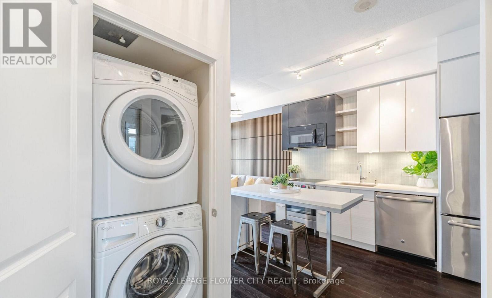 1307 - 33 Shore Breeze Drive, Toronto (Mimico), Ontario  M8V 0G1 - Photo 7 - W12631152