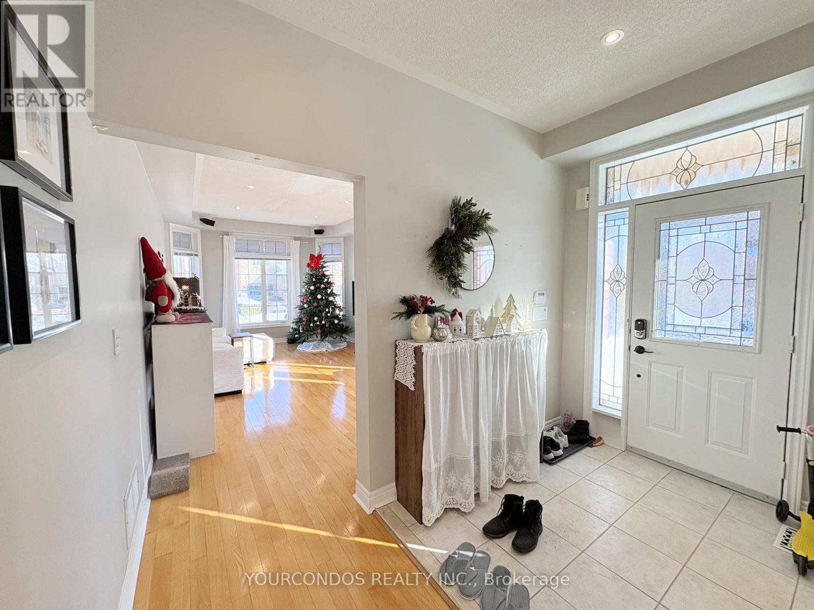66 Crawford Street, Markham, Ontario  L6C 2M3 - Photo 4 - N12603462