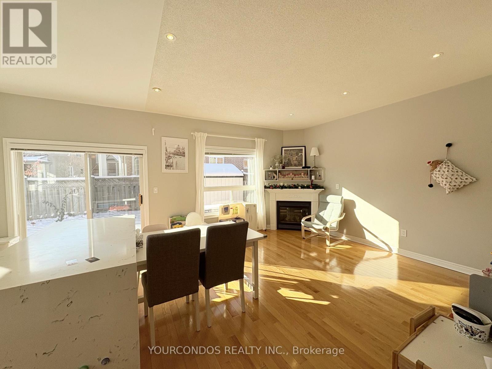 66 Crawford Street, Markham, Ontario  L6C 2M3 - Photo 9 - N12603462