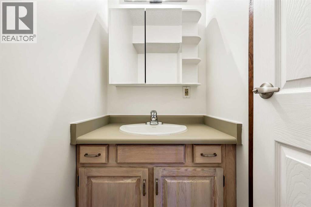 1613 43 Street Sw, Calgary, Alberta T3C 2A5 - Photo 9 - A2268030