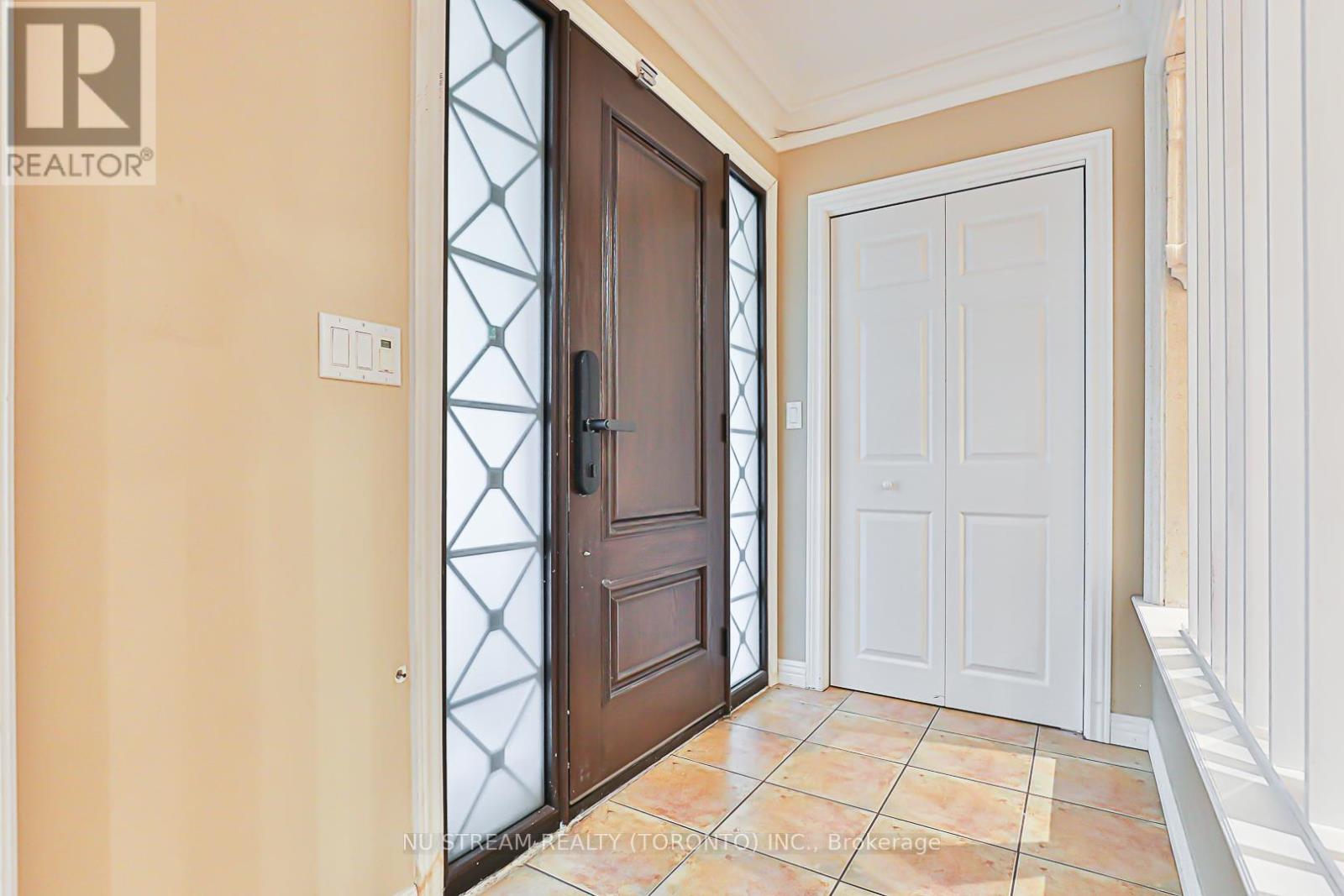 68 Proctor Avenue, Markham, Ontario  L3T 1M5 - Photo 4 - N12632998