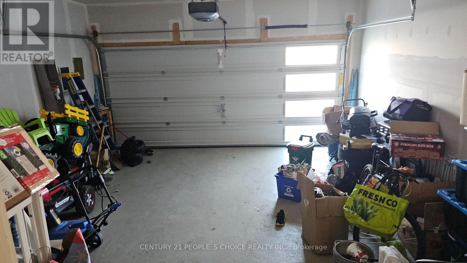 Upper - 18 Hammermeister Street, Kitchener, Ontario  N2R 0T2 - Photo 10 - X12632996