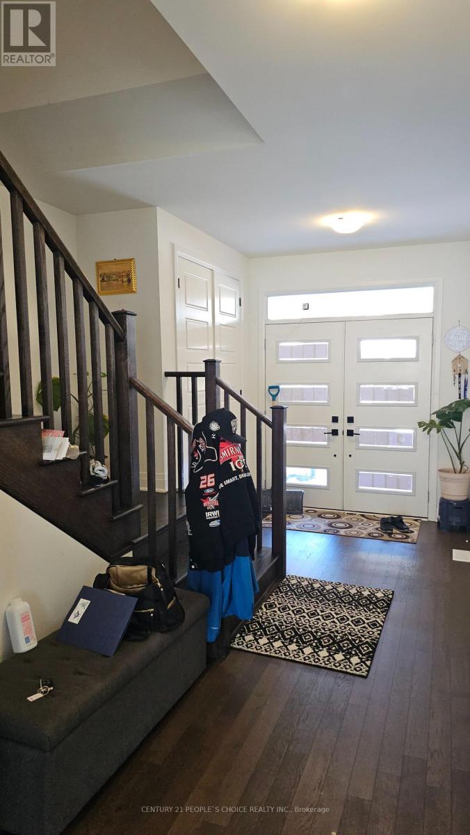 Upper - 18 Hammermeister Street, Kitchener, Ontario  N2R 0T2 - Photo 11 - X12632996