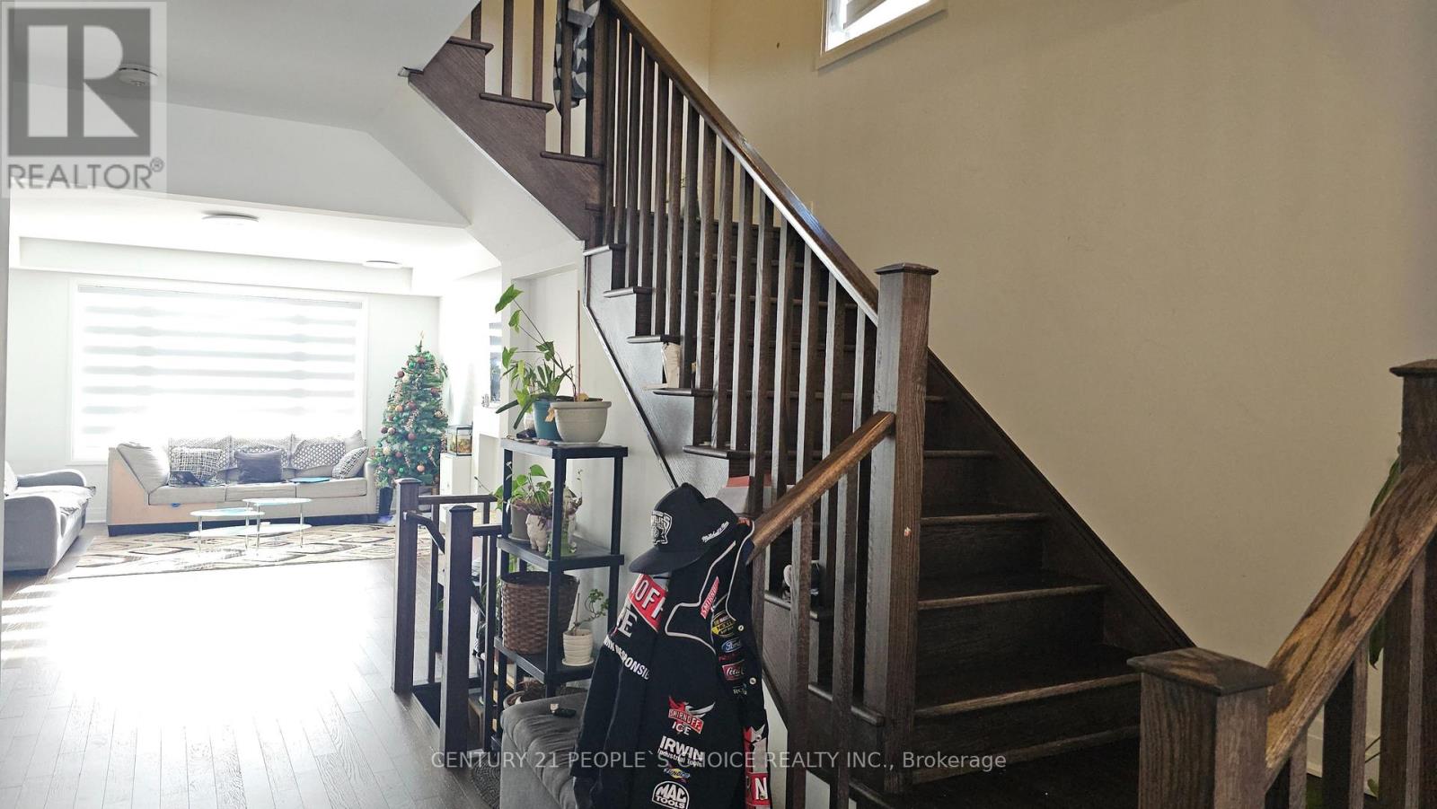 Upper - 18 Hammermeister Street, Kitchener, Ontario  N2R 0T2 - Photo 13 - X12632996