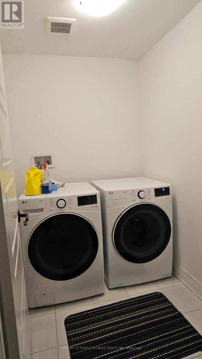 Upper - 18 Hammermeister Street, Kitchener, Ontario  N2R 0T2 - Photo 16 - X12632996