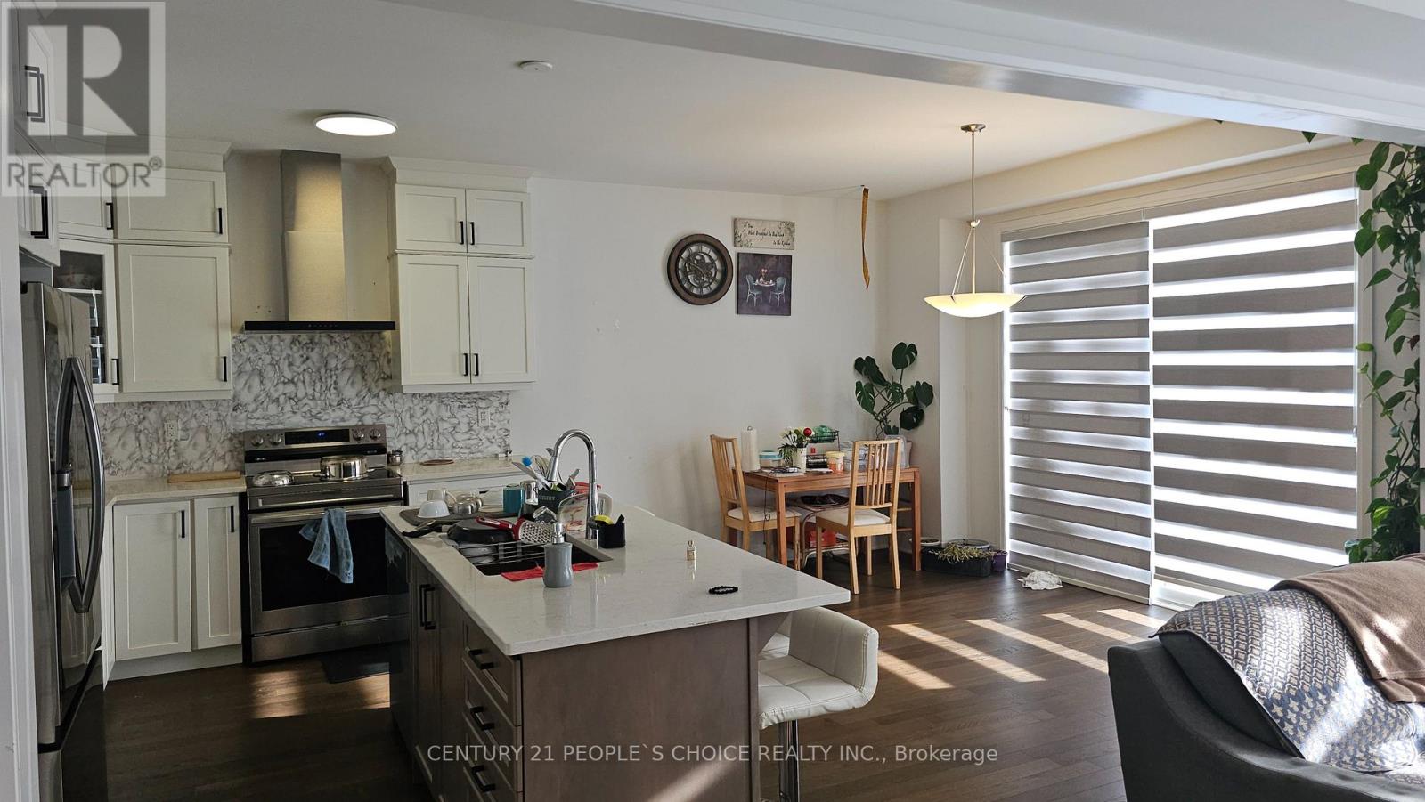 Upper - 18 Hammermeister Street, Kitchener, Ontario  N2R 0T2 - Photo 2 - X12632996