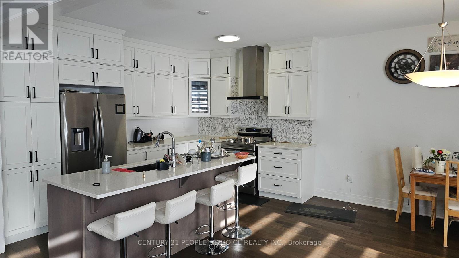 Upper - 18 Hammermeister Street, Kitchener, Ontario  N2R 0T2 - Photo 3 - X12632996