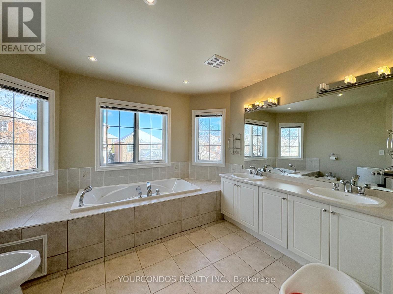 66 Crawford Street, Markham, Ontario  L6C 2M3 - Photo 27 - N12603462