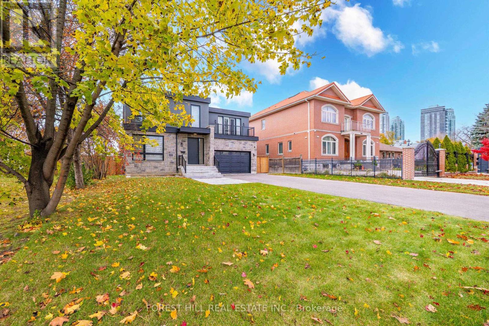 3474 Joan Drive, Mississauga, Ontario L5B 1T5 - Photo 3 - W12566450