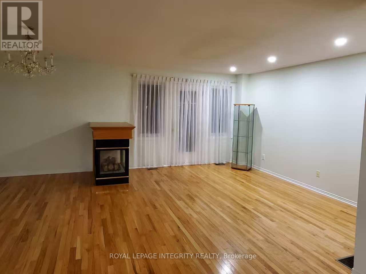 31 Thornbury Crescent, Ottawa, Ontario  K2G 6C6 - Photo 4 - X12633012