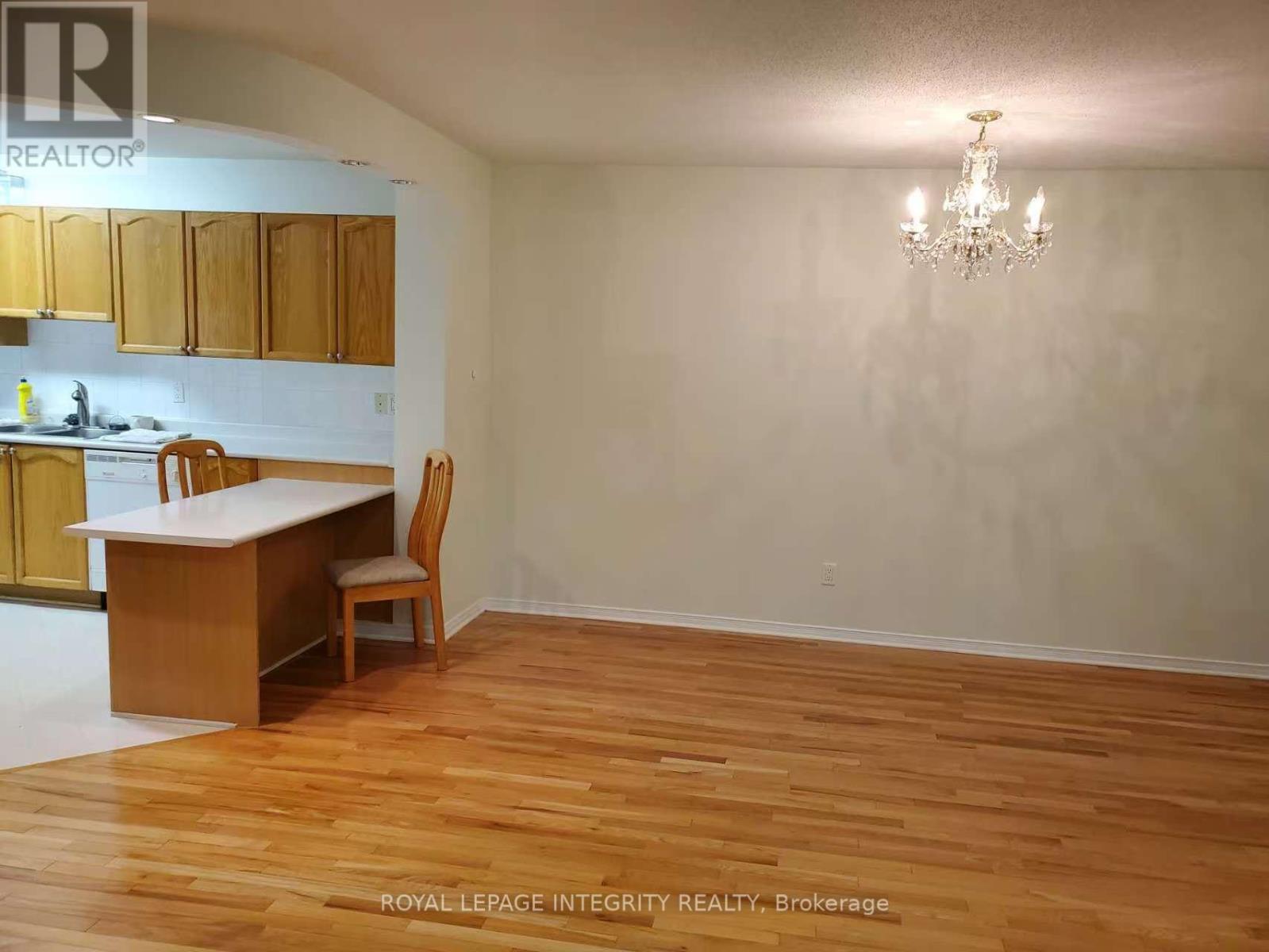 31 Thornbury Crescent, Ottawa, Ontario  K2G 6C6 - Photo 5 - X12633012