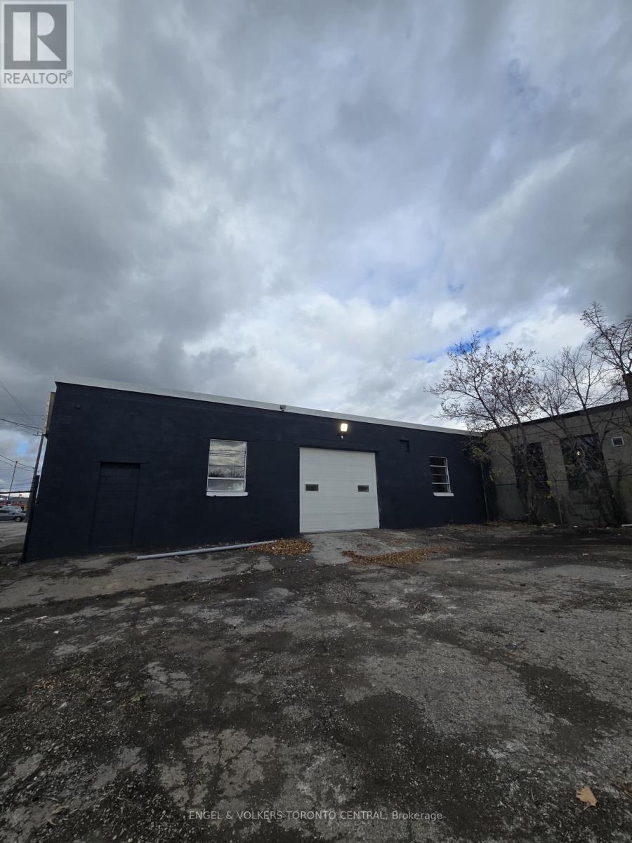 31 Comstock Road, Toronto, Ontario  M1L 2G6 - Photo 4 - E12633010