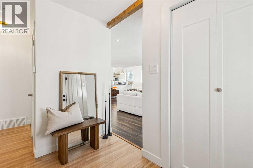 3731 45 Street Sw, Calgary, Alberta  T3E 3V5 - Photo 4 - A2274777