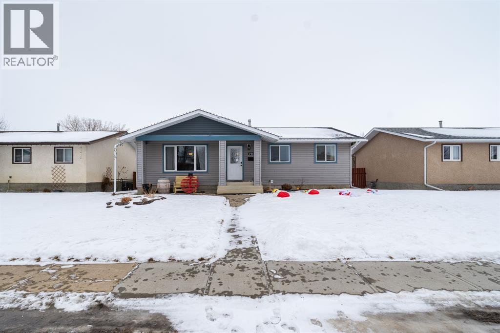 711 Main Street S, Redcliff, Alberta T0J 2P2 - Photo 2 - A2274571