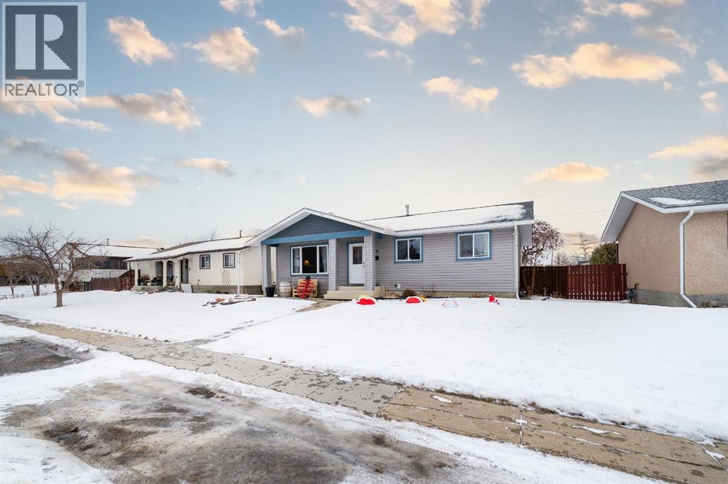 711 Main Street S, Redcliff, Alberta T0J 2P2 - Photo 1 - A2274571