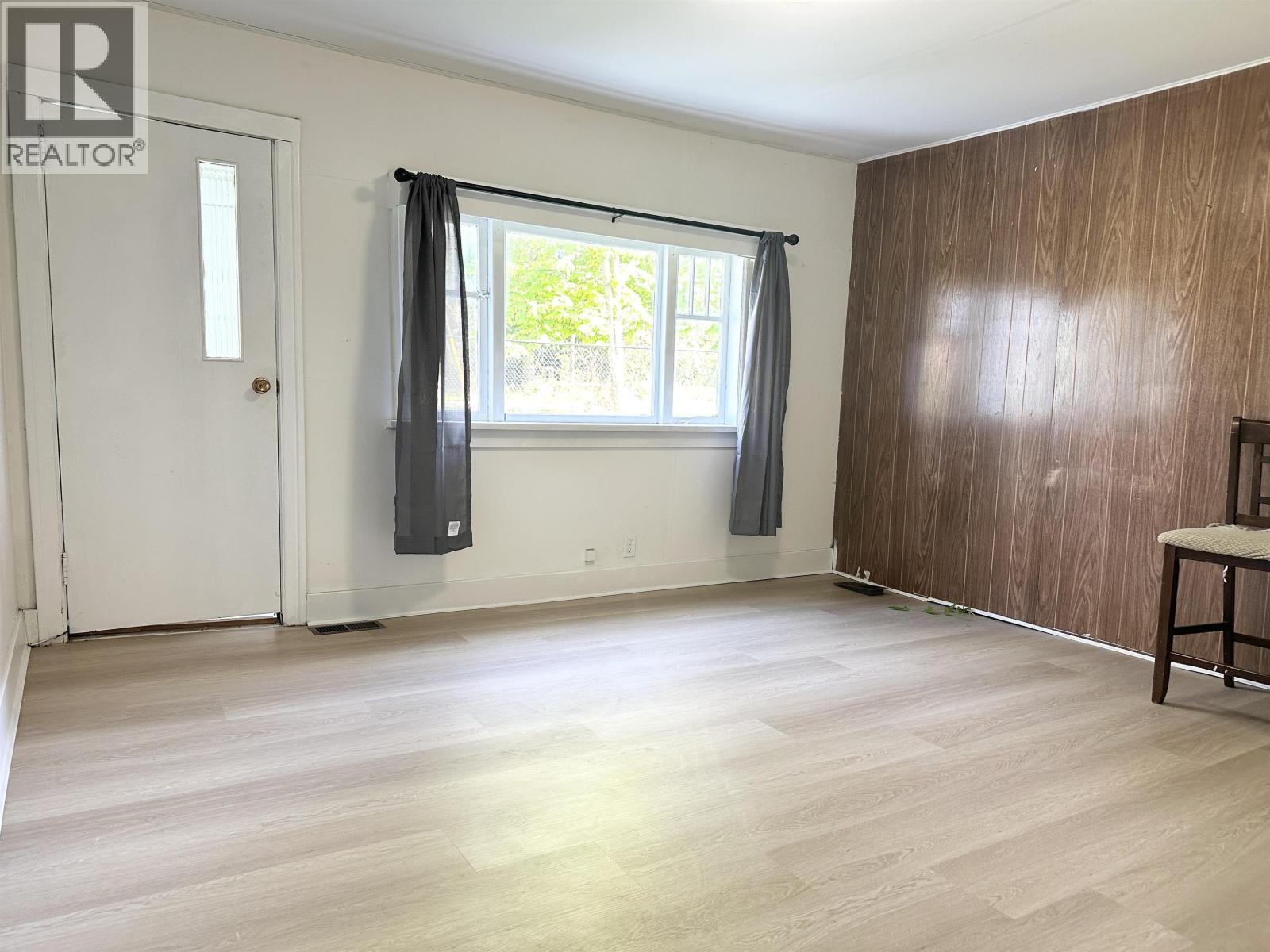 6063 9th Avenue, Burnaby, British Columbia  V3N 2T4 - Photo 13 - C8072887